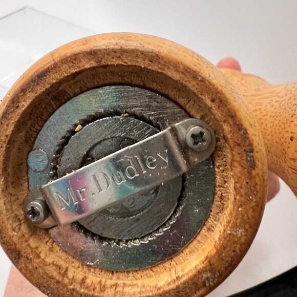 Mr. dudley Vintage Wooden Salt Pepper Grinder Shaker - Picture 5 of 7